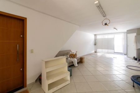 Casa à venda com 225m², 3 quartos e 6 vagas Casa à venda com 225m², 3 quartos e 6 vagasGaragem