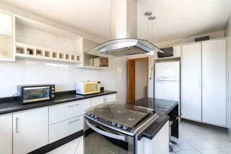 Casa à venda com 225m², 3 quartos e 6 vagas Casa à venda com 225m², 3 quartos e 6 vagasCozinha