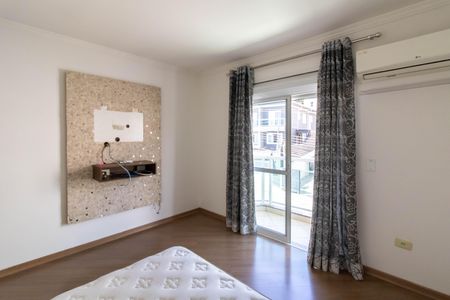 Casa à venda com 225m², 3 quartos e 6 vagas Casa à venda com 225m², 3 quartos e 6 vagasSuíte