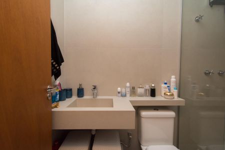 Apartamento à venda com 142m², 3 quartos e 2 vagas Apartamento à venda com 142m², 3 quartos e 2 vagasBanheiro da Suite