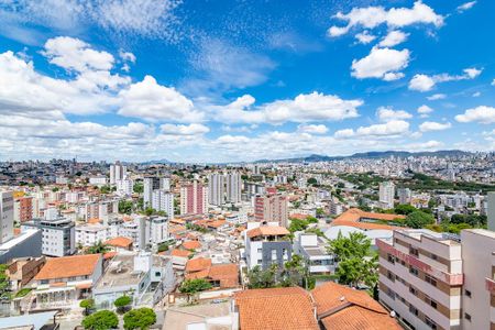 Apartamento à venda com 184m², 4 quartos e 3 vagasVaranda