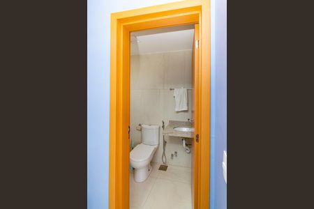 Apartamento à venda com 184m², 4 quartos e 3 vagasBanheiro Social 2