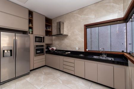 Casa à venda com 200m², 3 quartos e 6 vagas Casa à venda com 200m², 3 quartos e 6 vagasCozinha