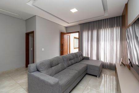 Casa à venda com 200m², 3 quartos e 6 vagas Casa à venda com 200m², 3 quartos e 6 vagasSala