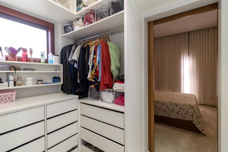 Casa à venda com 200m², 3 quartos e 6 vagas Casa à venda com 200m², 3 quartos e 6 vagasCloset