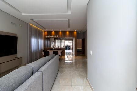 Casa à venda com 200m², 3 quartos e 6 vagas Casa à venda com 200m², 3 quartos e 6 vagasSala