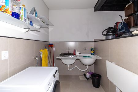 Casa à venda com 200m², 3 quartos e 6 vagas Casa à venda com 200m², 3 quartos e 6 vagasÁrea de Serviço