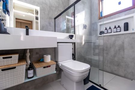 Casa à venda com 200m², 3 quartos e 6 vagas Casa à venda com 200m², 3 quartos e 6 vagasBanheiro da Suíte