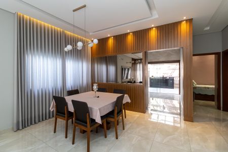 Sala de casa à venda com 3 quartos, 200m² em Jaqueline, Belo Horizonte