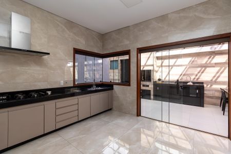 Casa à venda com 200m², 3 quartos e 6 vagas Casa à venda com 200m², 3 quartos e 6 vagasCozinha