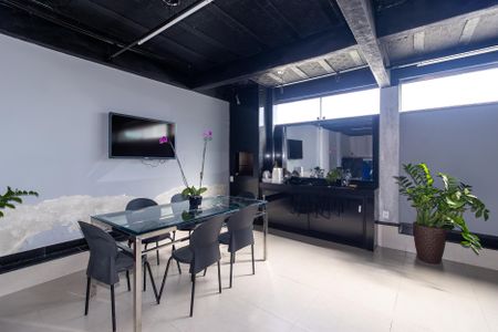 Casa à venda com 200m², 3 quartos e 6 vagas Casa à venda com 200m², 3 quartos e 6 vagasGaragem