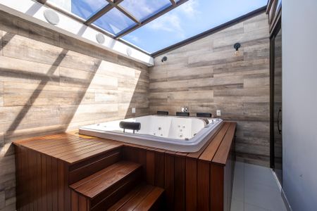 Casa à venda com 200m², 3 quartos e 6 vagas Casa à venda com 200m², 3 quartos e 6 vagasBanheira