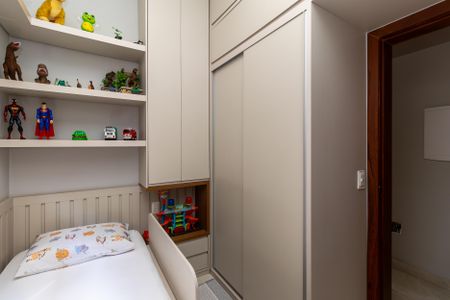 Casa à venda com 200m², 3 quartos e 6 vagas Casa à venda com 200m², 3 quartos e 6 vagasQuarto 2