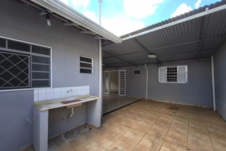 Casa à venda com 266m², 4 quartos e 5 vagasQuintal 