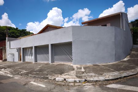 Casa à venda com 266m², 4 quartos e 5 vagasFachada