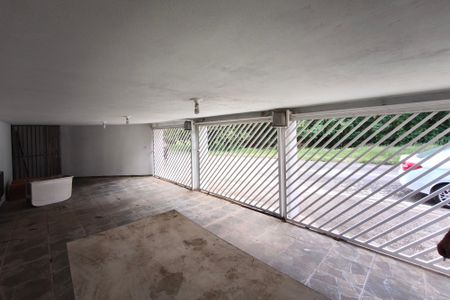 Casa à venda com 266m², 4 quartos e 5 vagasQuintal - Garagem