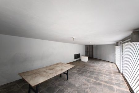 Casa à venda com 266m², 4 quartos e 5 vagasQuintal - Garagem