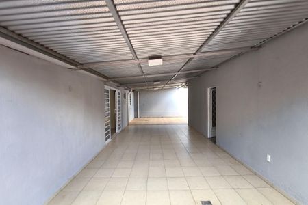 Casa à venda com 266m², 4 quartos e 5 vagasCorredor - Quintal