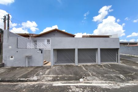 Casa à venda com 266m², 4 quartos e 5 vagasFachada
