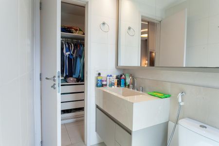 Apartamento à venda com 75m², 2 quartos e 1 vagaBanheiro suite 