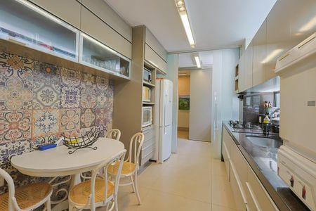 Apartamento à venda com 300m², 3 quartos e 3 vagasCozinha