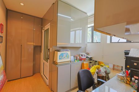 Apartamento à venda com 300m², 3 quartos e 3 vagasEscritório