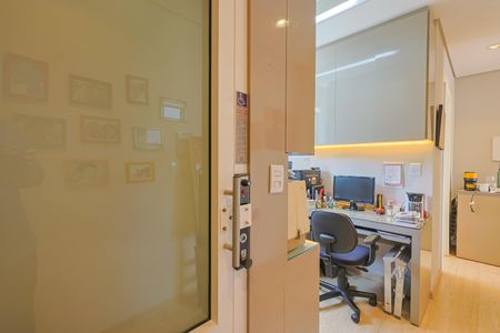 Apartamento à venda com 300m², 3 quartos e 3 vagasEscritório