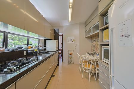 Apartamento à venda com 300m², 3 quartos e 3 vagasCozinha