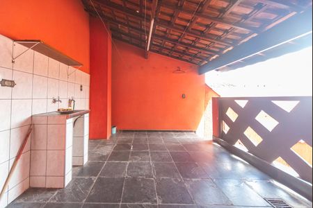 Casa à venda com 279m², 3 quartos e 3 vagasVaranda de serviço 