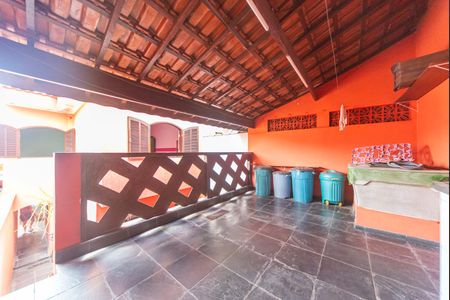 Casa à venda com 279m², 3 quartos e 3 vagasVaranda de serviço 