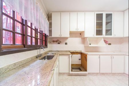 Casa à venda com 279m², 3 quartos e 3 vagasCozinha 