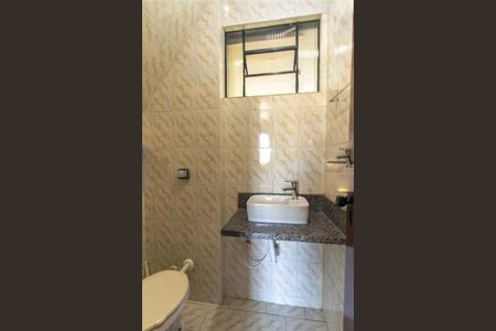 Banheiro Social de kitnet/studio para alugar com 1 quarto, 39m² em Santa Quiteria, Curitiba