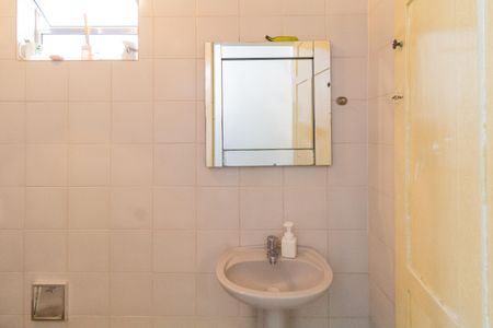 Casa à venda com 64m², 2 quartos e 1 vagaBanheiro