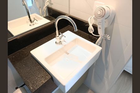 Studio para alugar com 28m², 1 quarto e sem vaga Studio para alugar com 28m², 1 quarto e sem vagaBanheiro