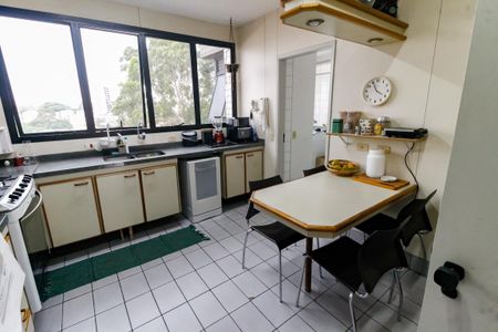 Apartamento à venda com 133m², 3 quartos e 2 vagasCozinha - Armários