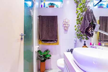 Apartamento à venda com 80m², 2 quartos e 1 vaga Apartamento à venda com 80m², 2 quartos e 1 vagaBanheiro da Suíte