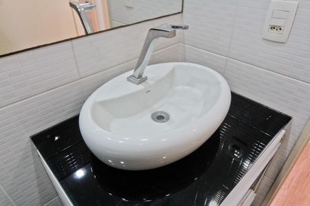 Apartamento para alugar com 46m², 2 quartos e 1 vaga Apartamento para alugar com 46m², 2 quartos e 1 vagaBanheiro