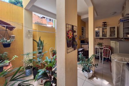 Casa à venda com 157m², 5 quartos e 1 vagaÁrea de serviço 1