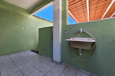 Casa à venda com 157m², 5 quartos e 1 vagaÁrea de serviço 2