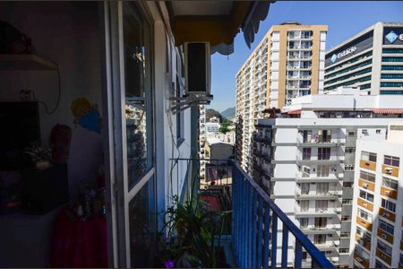 Apartamento à venda com 70m², 2 quartos e 1 vaga Apartamento à venda com 70m², 2 quartos e 1 vagaSala