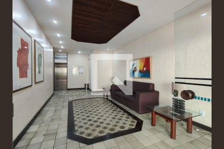 Apartamento à venda com 70m², 2 quartos e 1 vaga Apartamento à venda com 70m², 2 quartos e 1 vagaHall