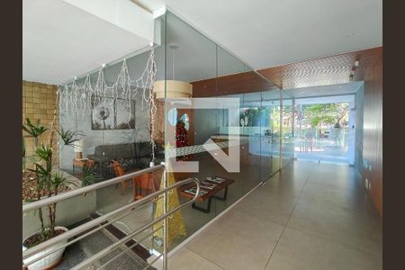 Apartamento à venda com 70m², 2 quartos e 1 vaga Apartamento à venda com 70m², 2 quartos e 1 vagaHall