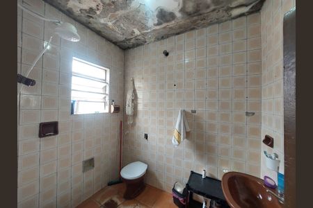 Banheiro de casa para alugar com 1 quarto, 73m² em Vila Romano, São Paulo