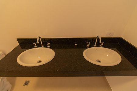 Apartamento à venda com 137m², 3 quartos e 1 vagaBanheiro da Suíte