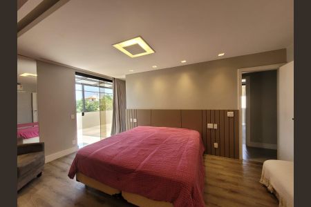 Apartamento à venda com 220m², 3 quartos e 3 vagas