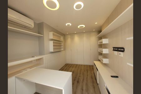 Apartamento à venda com 220m², 3 quartos e 3 vagas