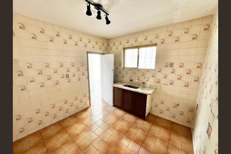 Casa à venda com 150m², 4 quartos e 4 vagasBanheiro 2