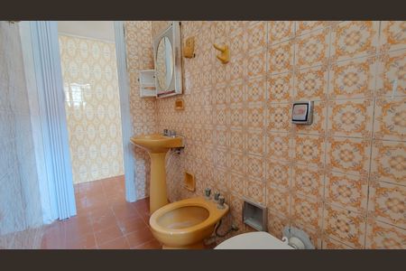 Casa à venda com 264m², 7 quartos e 2 vagas Casa à venda com 264m², 7 quartos e 2 vagasBanheiro Social