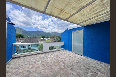 Casa de condomínio para alugar com 320m², 4 quartos e 2 vagasTerraço