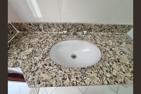 Casa de condomínio para alugar com 320m², 4 quartos e 2 vagasSuite 1- Banheiro